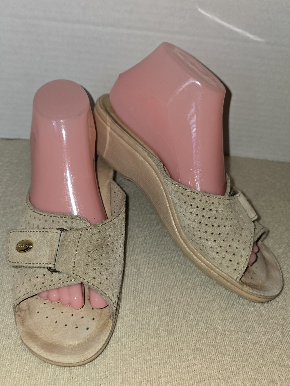 Fly Flot Comfort Slide Sandals in Beige Suede Slip-On Wedge size 40/9 US